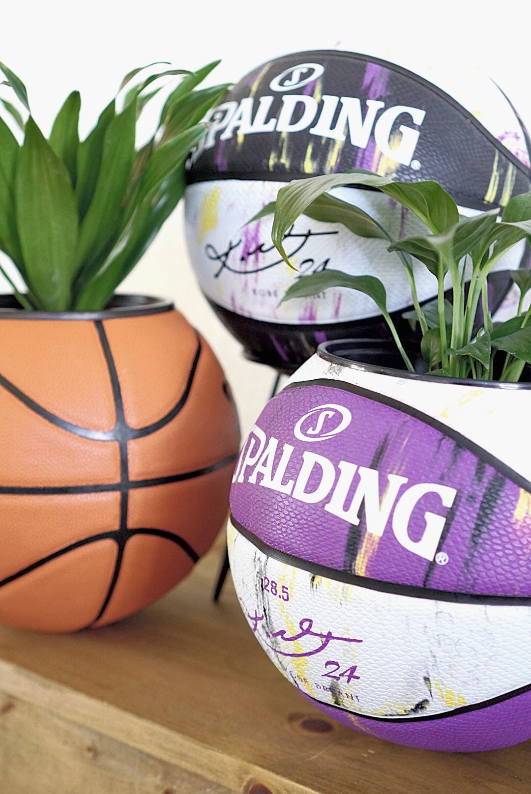 plntrs - Kobe Bryant Marbled Basketball Planter Black with stand