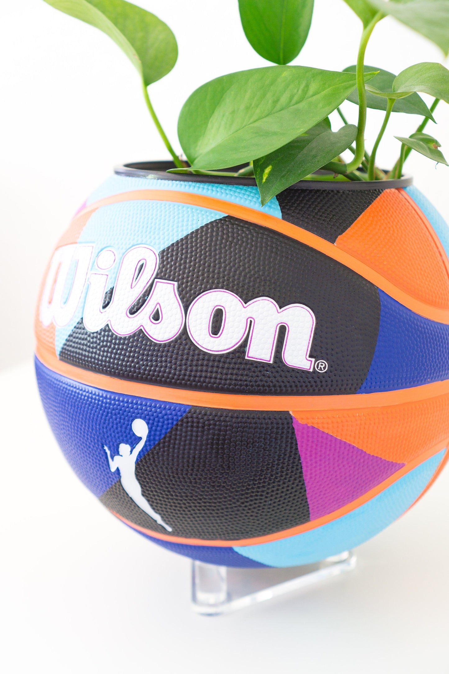 plntrs - WNBA Wilson HEIR Basketball Planter - new ball with stand
