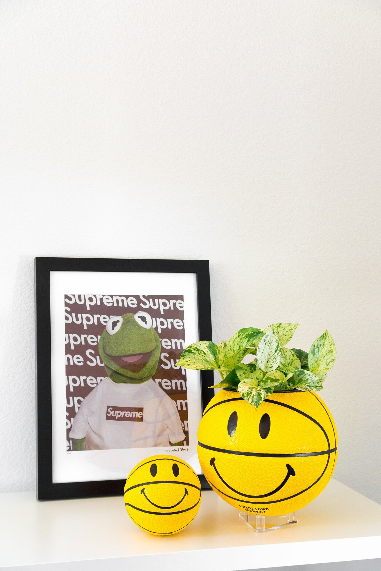 plntrs - Chinatown Market Smiley Face Basketball Planter FULL SIZE - new ball with stand