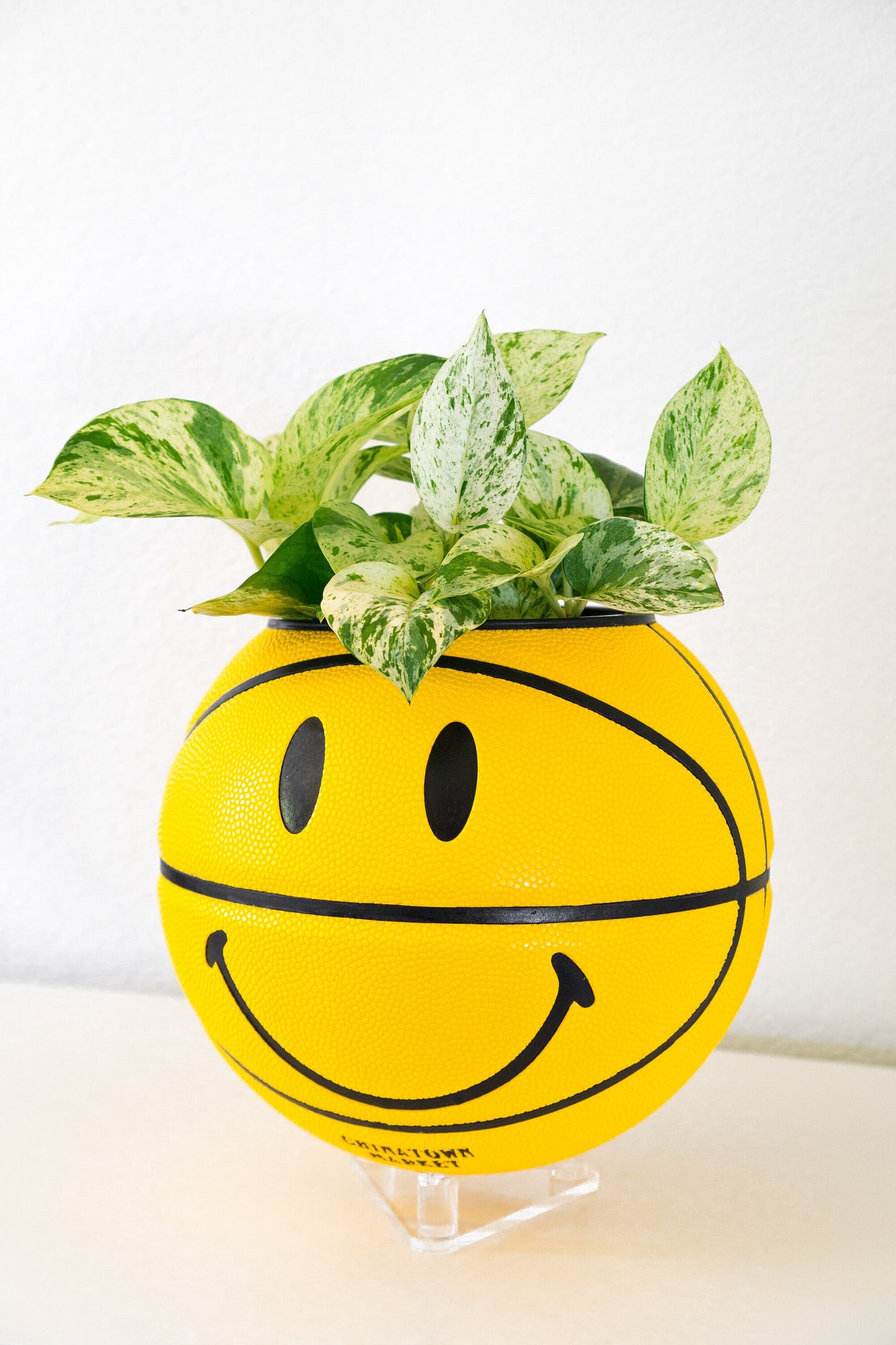 plntrs - Chinatown Market Smiley Face Basketball Planter FULL SIZE - new ball with stand