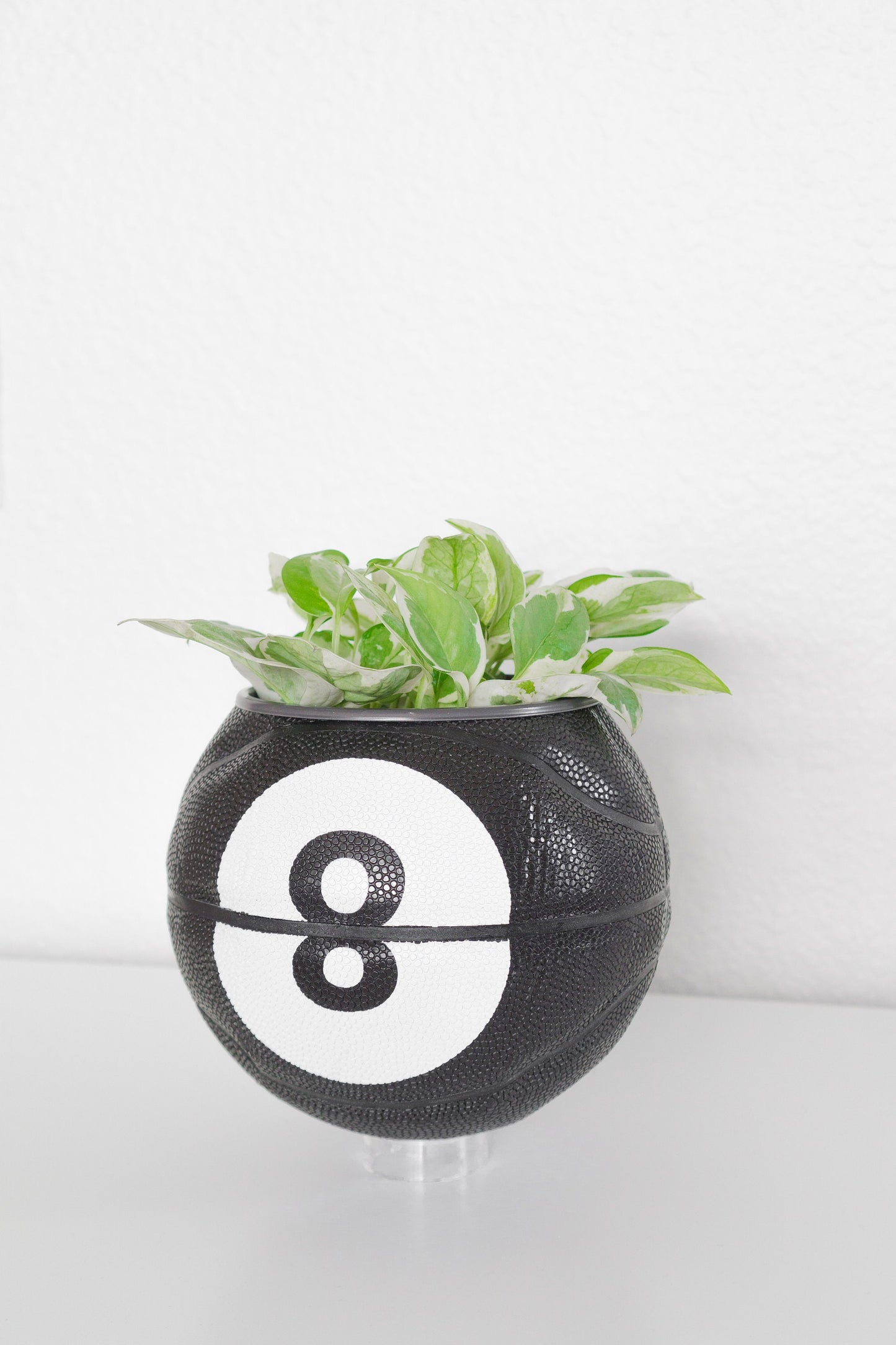 plntrs - ROKIT 8 Ball Mini Basketball Planter - new ball with stand