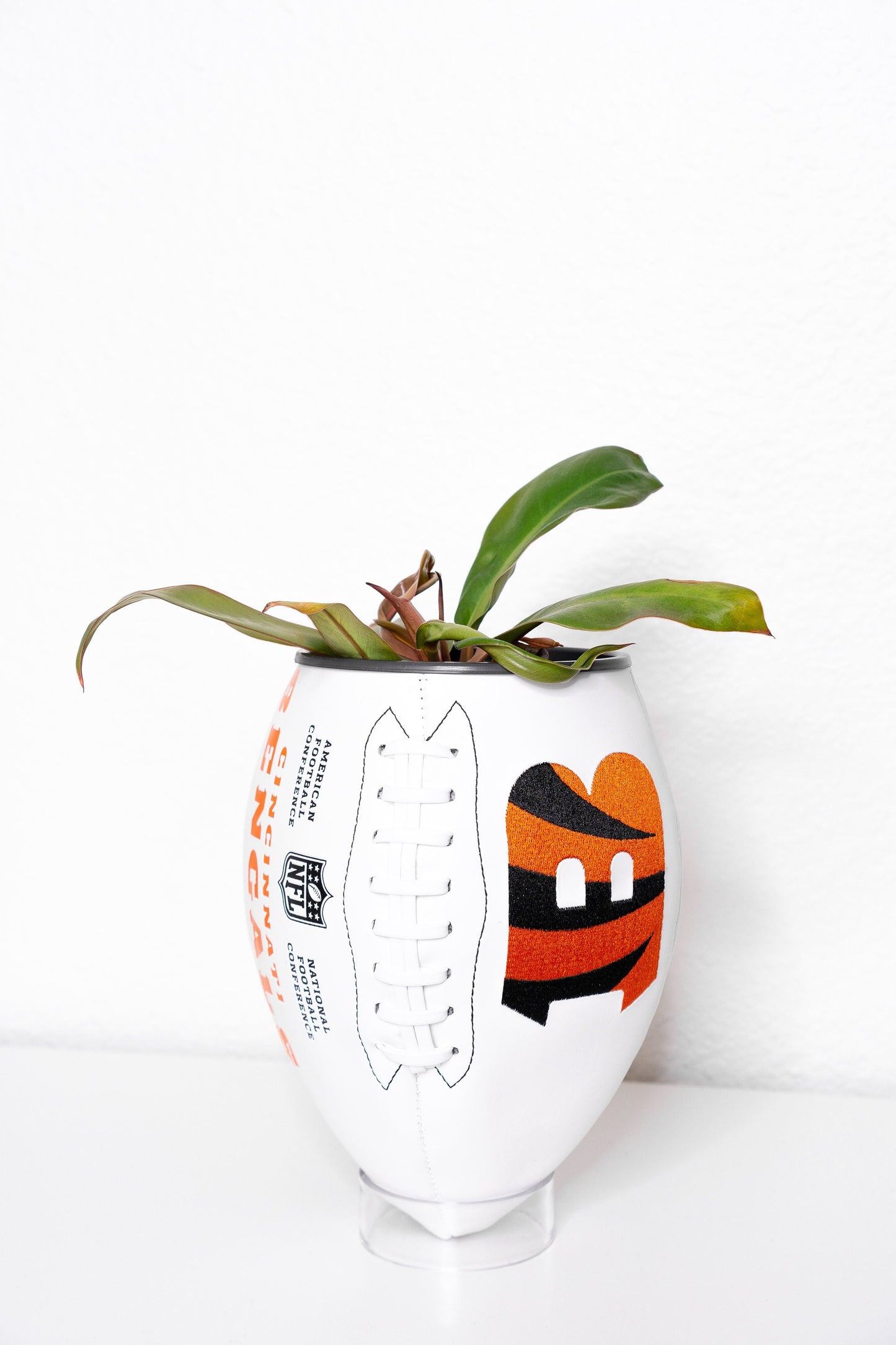 plntrs - NFL Bengals Team Wilson Football planter Playoffs superbowl - with stand