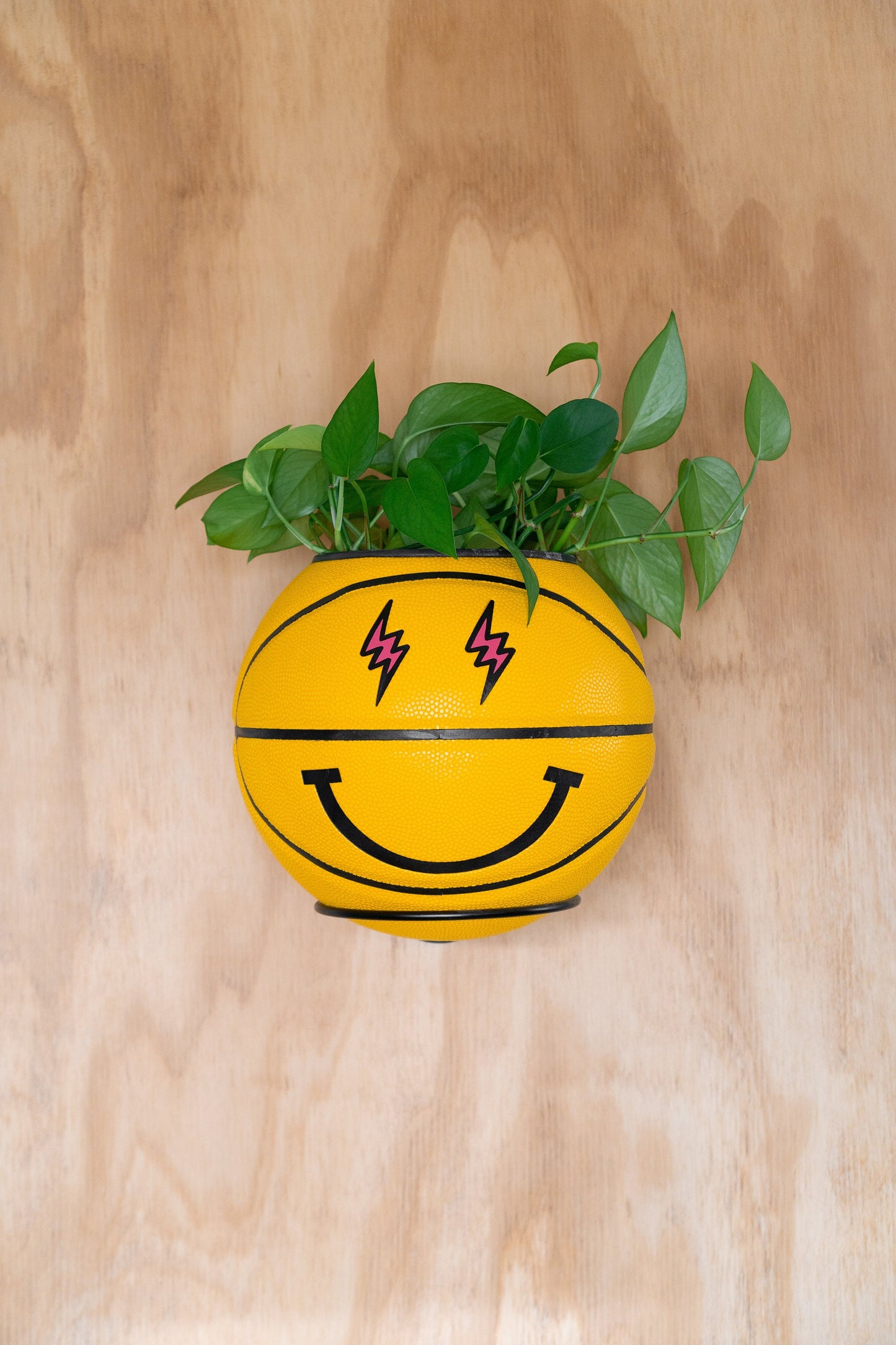 plntrs - J Balvin x Market Smiley Face Basketball Planter FULL SIZE - new ball with stand