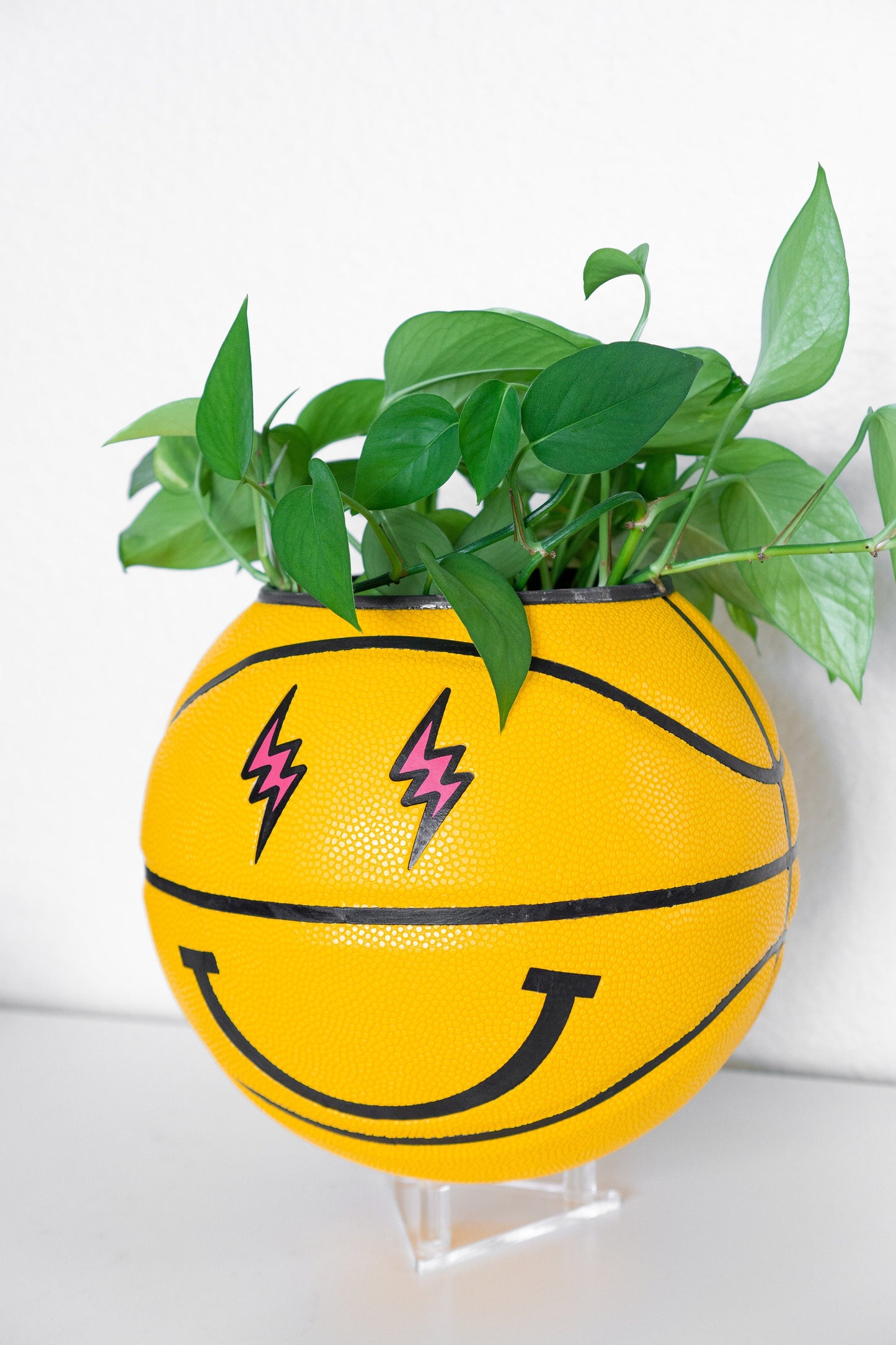 plntrs - J Balvin x Market Smiley Face Basketball Planter FULL SIZE - new ball with stand