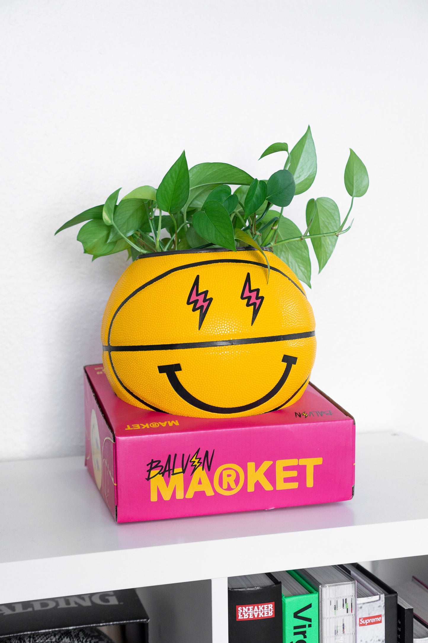 plntrs - J Balvin x Market Smiley Face Basketball Planter FULL SIZE - new ball with stand