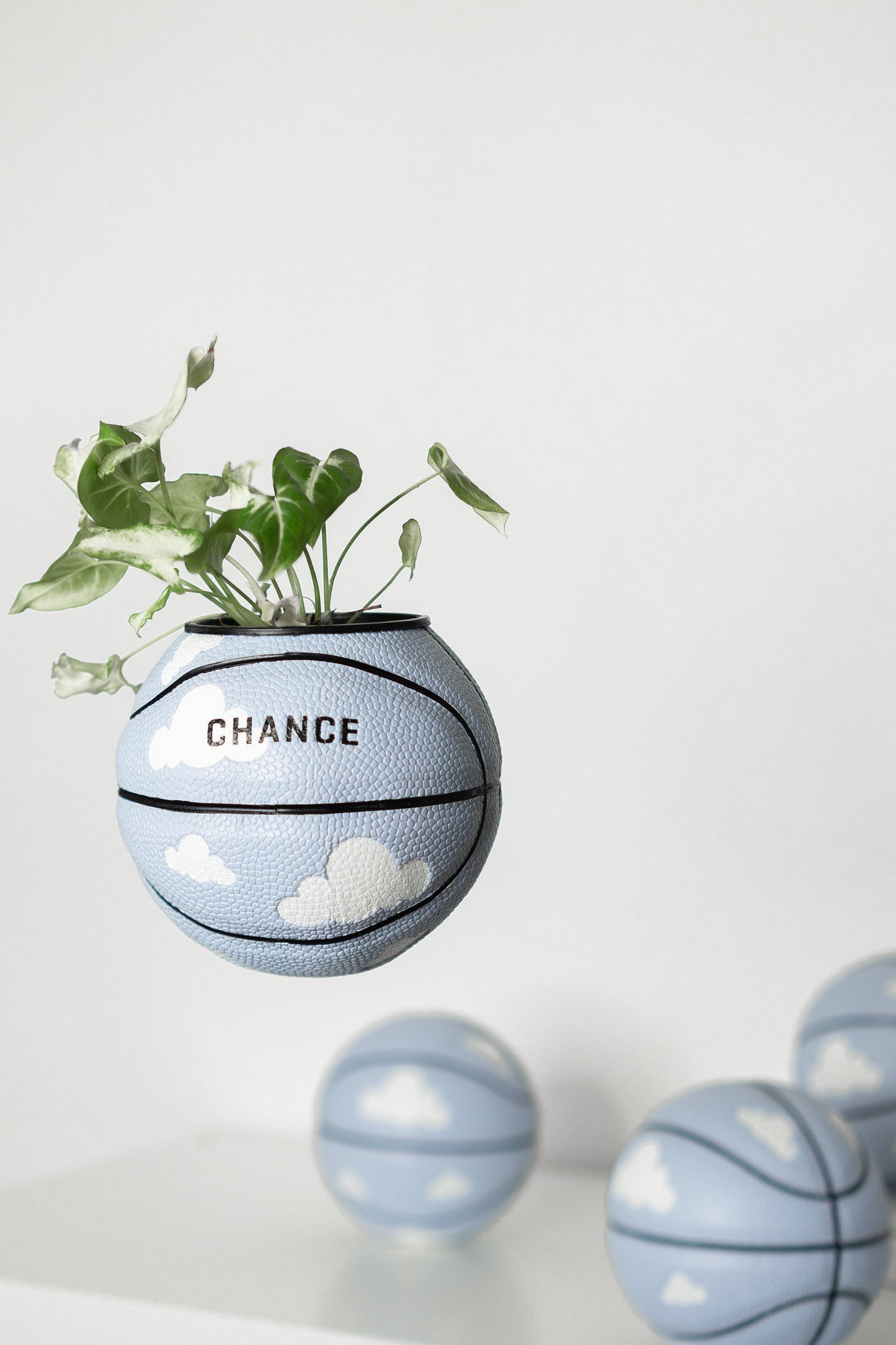 plntrs - Chance Clouds Mini Basketball Planter - new ball with stand