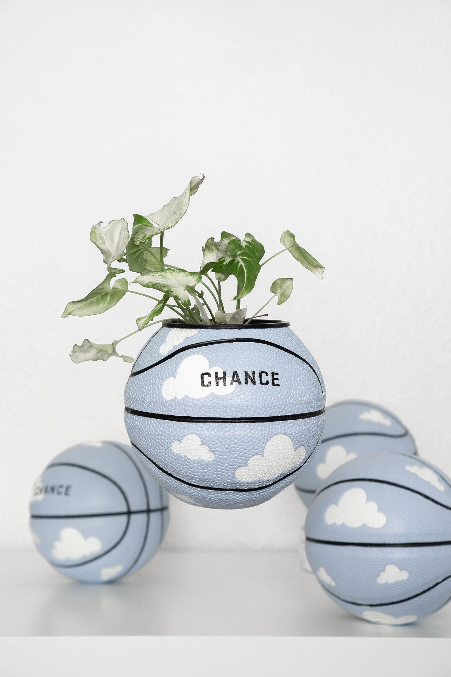 plntrs - Chance Clouds Mini Basketball Planter - new ball with stand