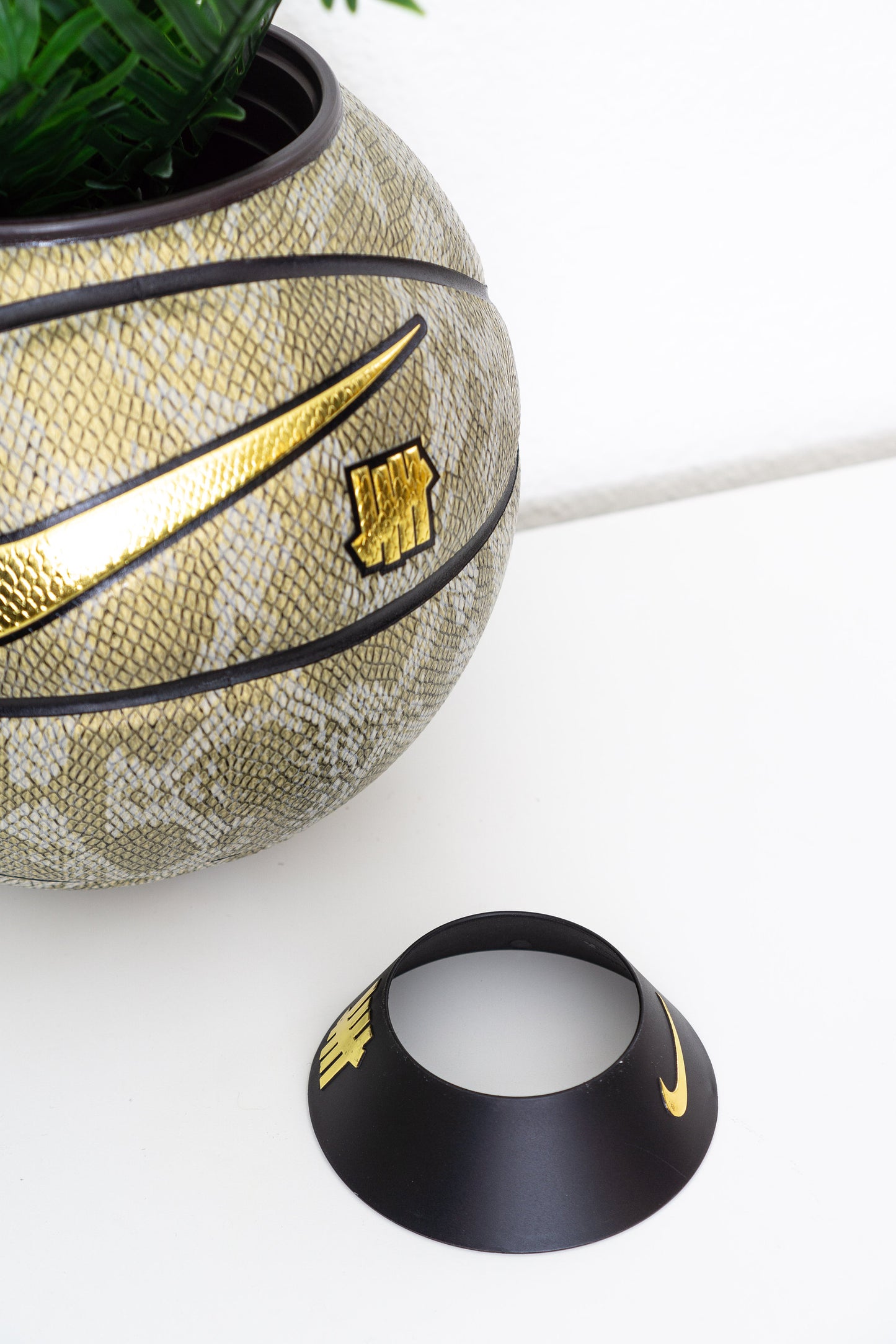 plntrs - Kobe Bryant Snake Gold Undftd x Nike Basketball Planter with stand