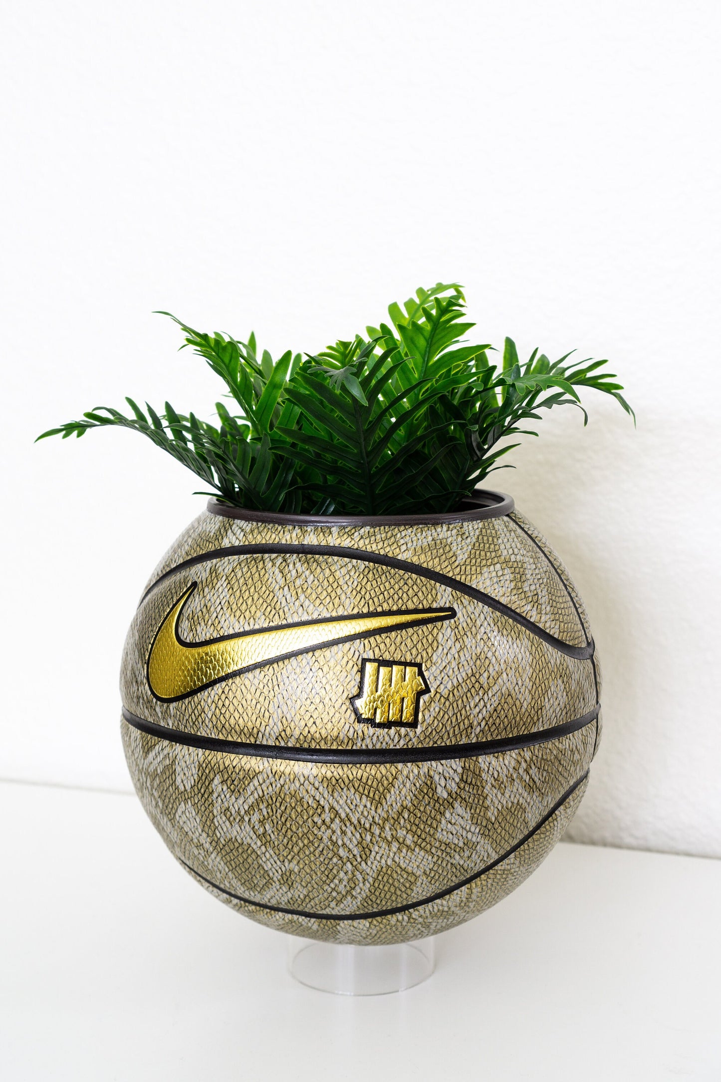 plntrs - Kobe Bryant Snake Gold Undftd x Nike Basketball Planter with stand
