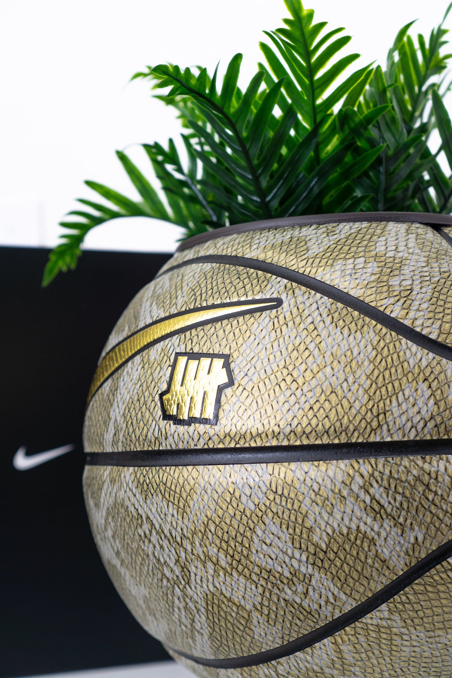 plntrs - Kobe Bryant Snake Gold Undftd x Nike Basketball Planter with stand