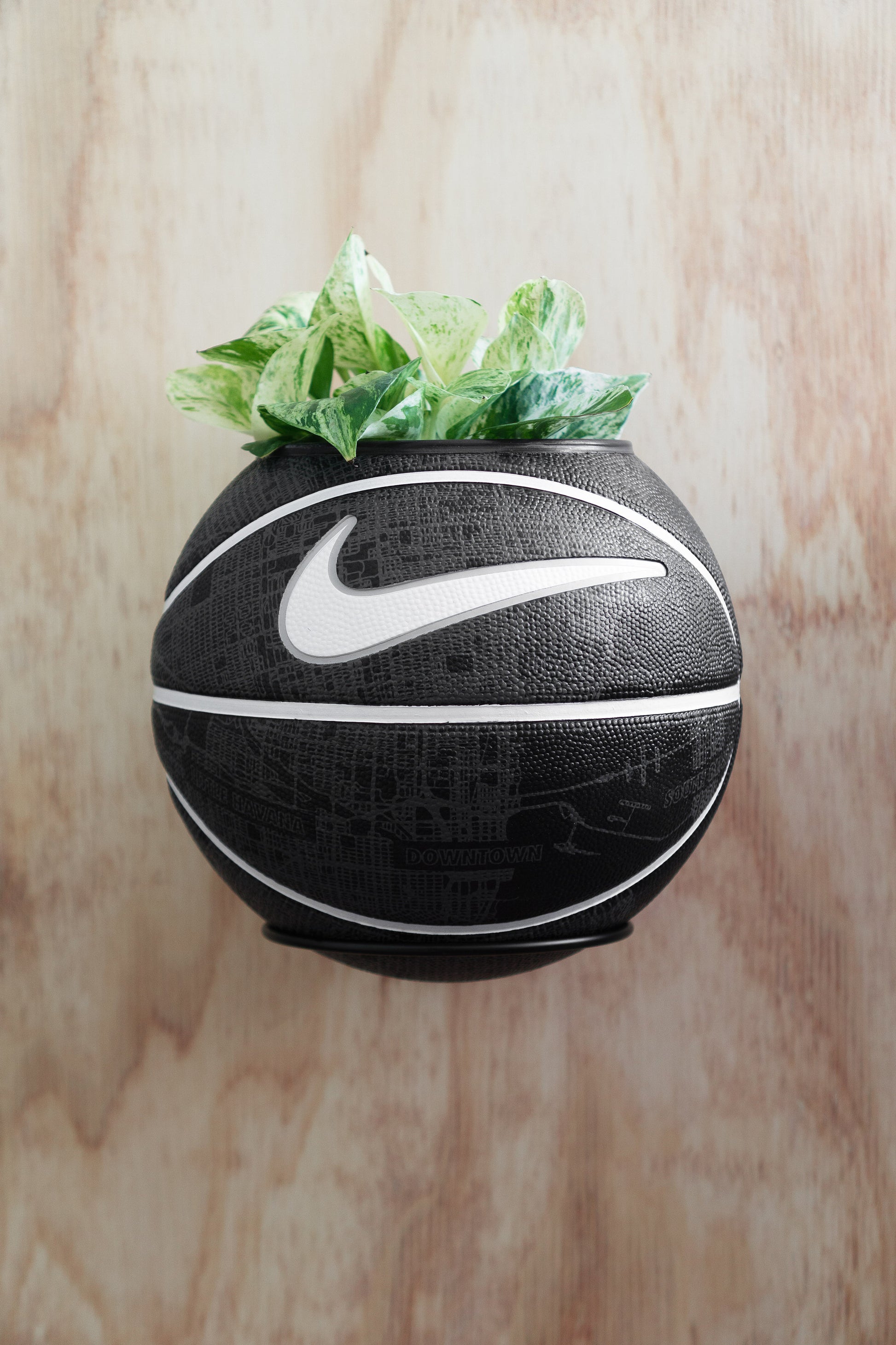 plntrs - Chinatown Market Smiley Face 3M reflective Basketball Planter FULL SIZE - new ball with stand