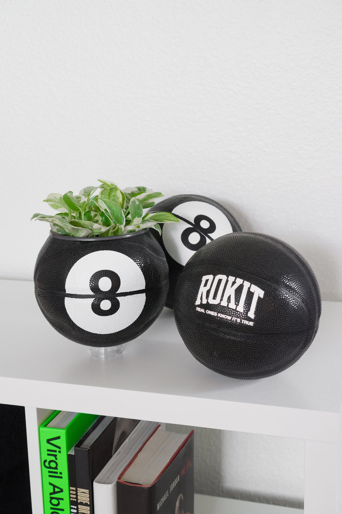 plntrs - ROKIT 8 Ball  Mini Basketball Planter - new ball with stand