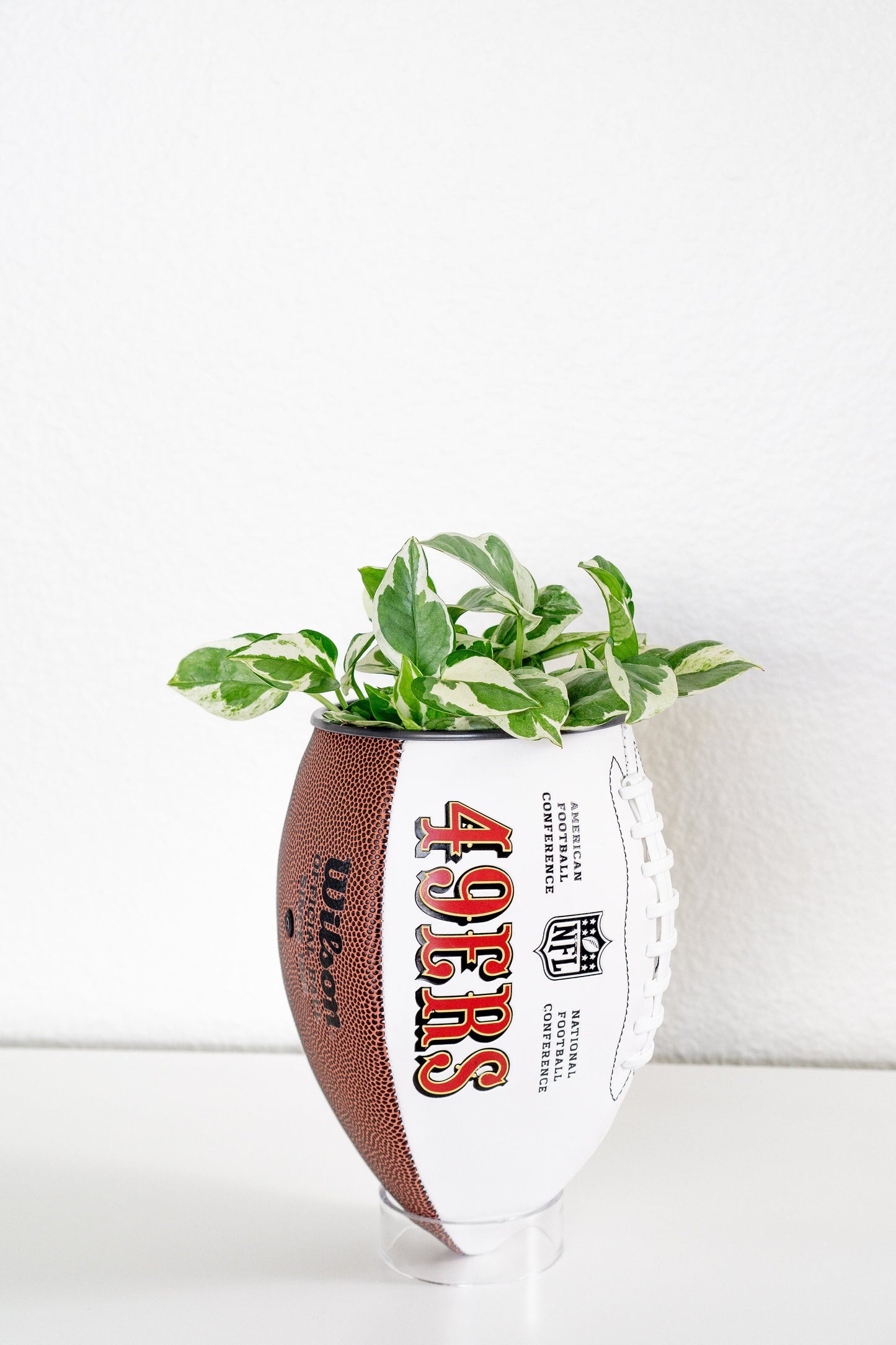 plntrs - NFL 49ers Team Wilson Football planter Playoffs superbowl - with stand