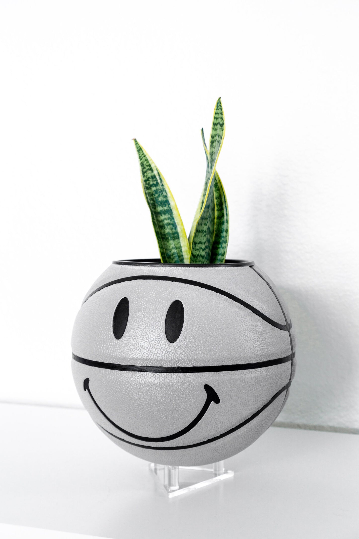 plntrs - Chinatown Market Smiley Face 3M reflective Basketball Planter FULL SIZE - new ball with stand