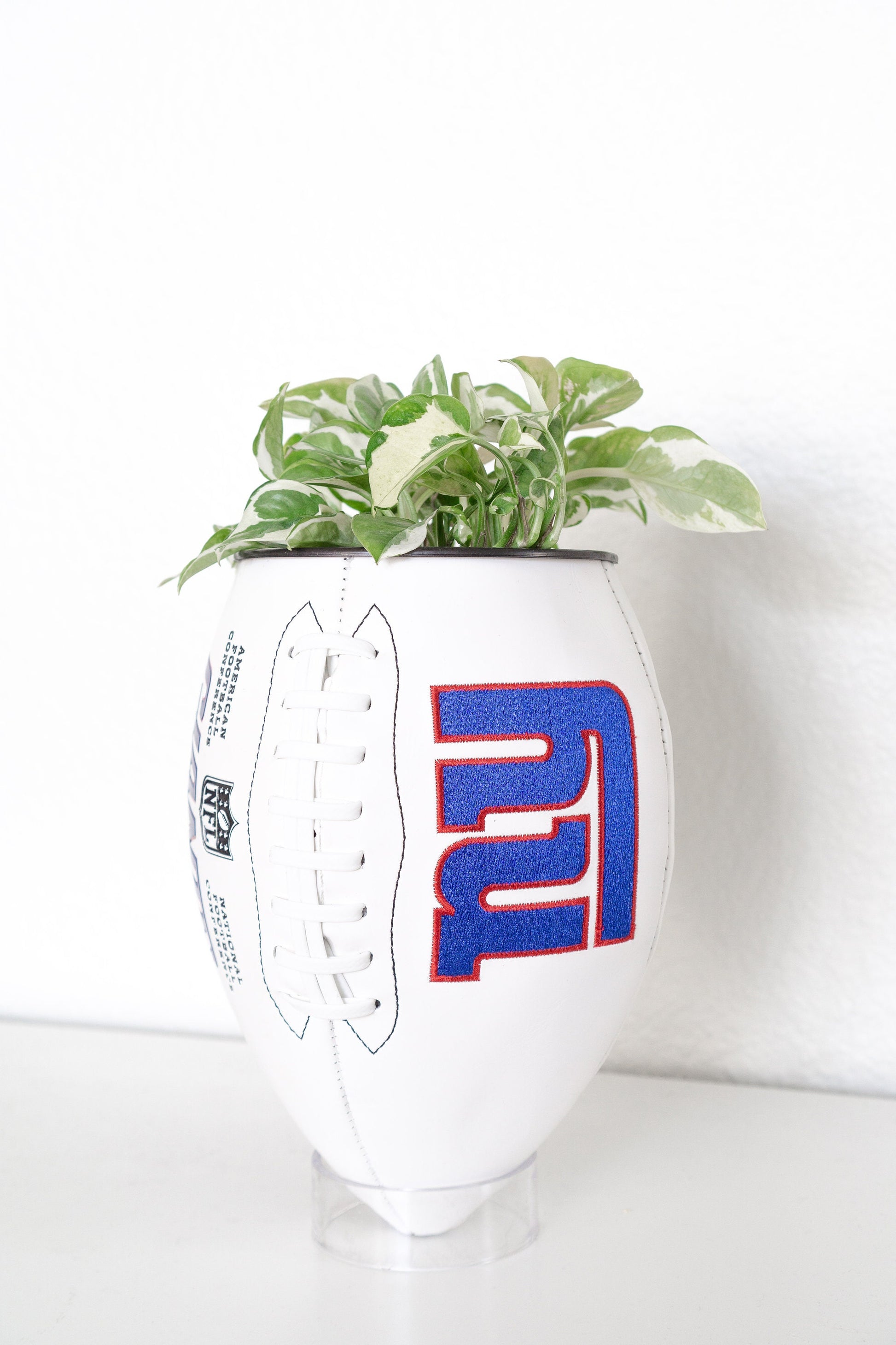 plntrs - NFL New York Giants Team Wilson Football planter Playoffs superbowl - with stand