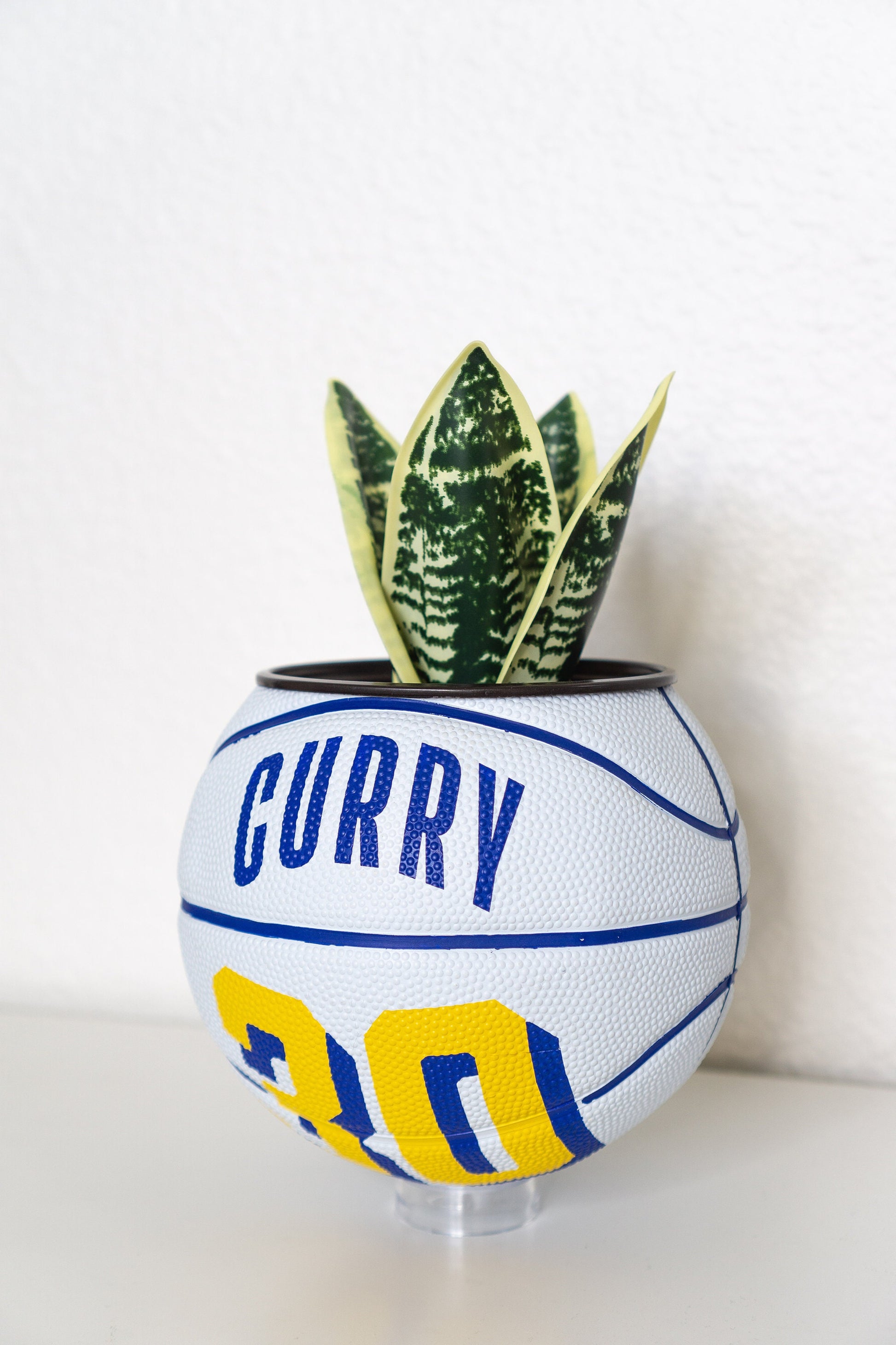 plntrs - Steph Curry Mini Basketball Planter - new ball with stand